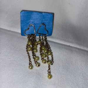 Vintage gold tone dangling a earrings w/ yellow faux pearl accents 89